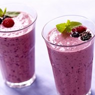 Ягодный смузи с зеленым чаем