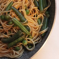 Яичная лапша с овощами