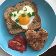 Яичница по-французски в хлебе