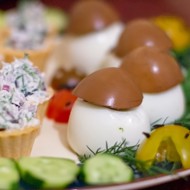 Яйца фаршированные печенью трески