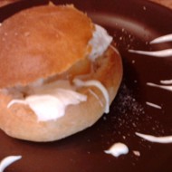 Яйца пашот в булочке