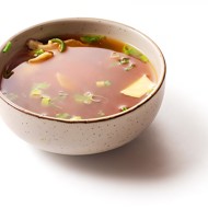 Японский рыбный бульон умеван