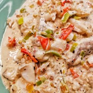 Жареная кето-треска с овощами и сливками