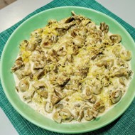 Жареные грибы со сливками и сыром