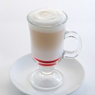 Эггног с бренди и свежей вишней