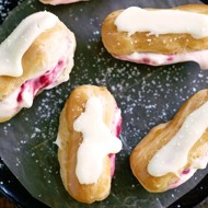 Эклеры с малиновым кремом и белым шоколадом