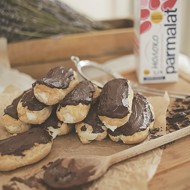 Эклеры с шоколадной глазурью