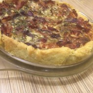 Эльзасский пирог с луком и беконом