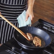 Эскалопы с луком-пореем и апельсиновым маслом