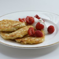 Кабачковые оладьи с творогом и грушей