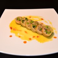 Кальмар фаршированный палтусом и форелью с соусом берблан