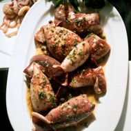 Кальмары фаршированные грибами и сыром