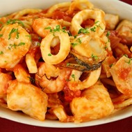 Кальмары с красным вином