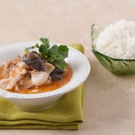 Кальмары в кокосовом соусе с жасминовым рисом