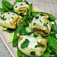 Фаршированные кальмары грибами с сыром