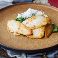 Камбала с зелеными овощами