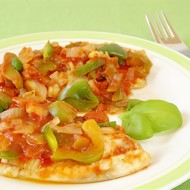 Камбала, тушеная с овощами