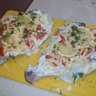 Камбала в духовке с овощами и травами