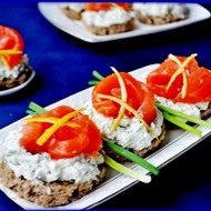 Канапе с семгой и сырным кремом