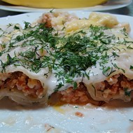 Каннеллони с мясной начинкой под соусом бешамель