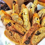 Кантуччи с миндалем и цукатами