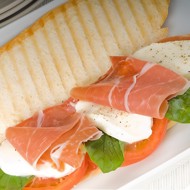 Капрезе с пармской ветчиной