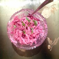 Капуста со сметаной, укропом, зеленым луком и свеклой