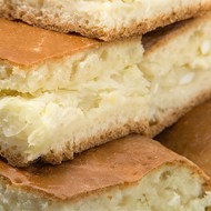 Капустный пирог с яйцами на сметанном тесте