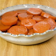 Карамелизованный сладкий картофель с патокой и черным кунжутом