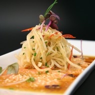 Карпаччо из филе лосося с имбирным маринадом в сопровождении лапши из дайкона