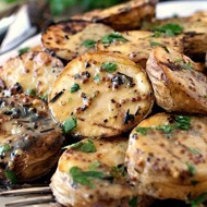 Картофель гриль с горчичным соусом