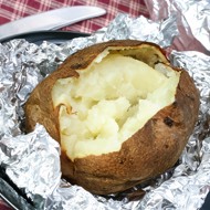 Запеченный в фольге картофель