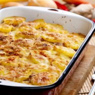 Картофель в духовке с яйцами и мускатным орехом