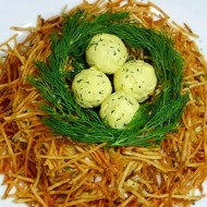 Картофельная закуска с курицей и яйцами