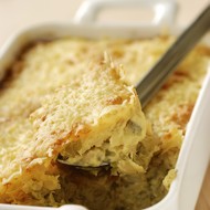 Картофельная запеканка с жареным пореем и тимьяном