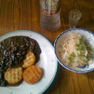 Картофельные котлеты с грибной подливкой