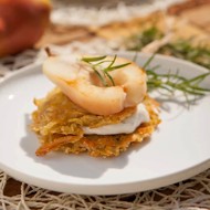 Картофельные оладьи с грушей