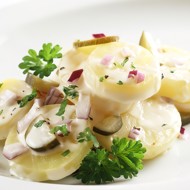 Картофельный салат с грецкими орехами и эстрагоном