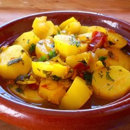 Картофельный салат с клюквой и яблочным соусом