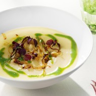 Картофельно-чесночный суп с щавелевым песто