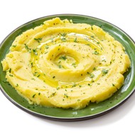 Картофельное пюре с печеным чесноком и оливковым маслом