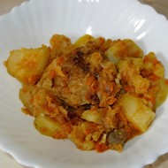 Картошка с куриными бедрышками и шампиньонами в мультиварке