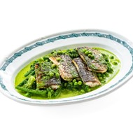 Кефаль с овощами в соусе зеленый карри