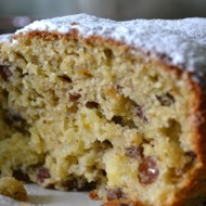 Кекс с ананасом и изюмом
