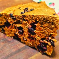 Кекс с черной смородиной и шоколадом