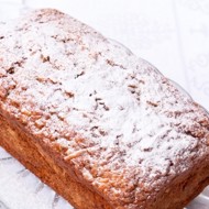 Кекс с кленовым сиропом и яблоками