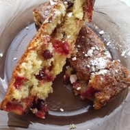 Кекс с клюквой и темным шоколадом