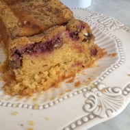 Кекс со сливой и грецким орехом
