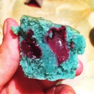 Кексы с персиками и малиной