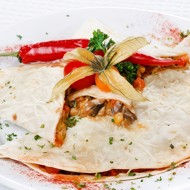 Кесадилья с цукини, черной фасолью и кукурузой